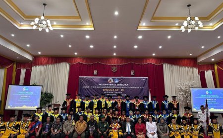 STMIK Kreatindo Manokwari Wisuda 35 Orang
