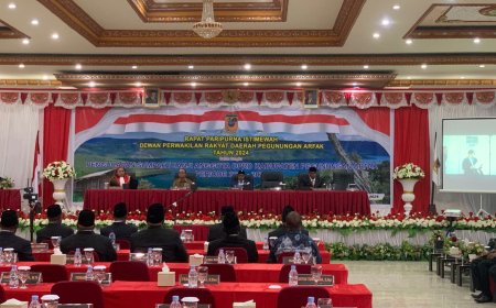 Ketua Pengadilan Negeri Manokwari Lantik 25 Anggota DPRK Pegaf