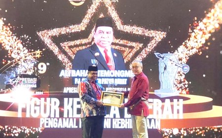 Pj Gubernur Ali Baham Temongmere Raih Penghargaan Apresiasi Pewarna Indonesia 2024