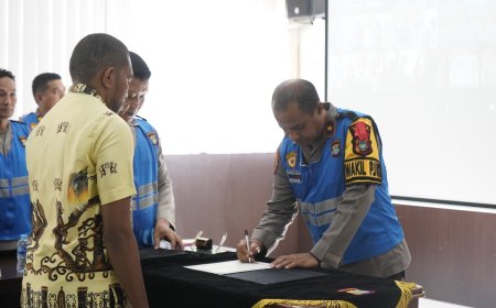 Wakapolda Papua Barat tandatangani Pakta Integritas Penerimaan Bakomsus Polri