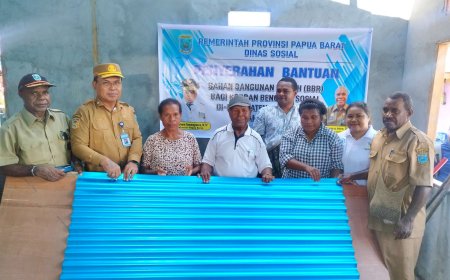 Dinas Sosial Papua Barat Serahkan Bantuan BBR Untuk Korban Kebakaran di Manokwari