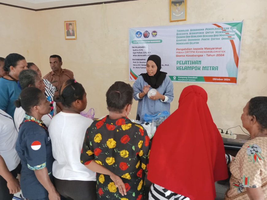 STKIP Muhammadiyah Manokwari Dampingi Nelayan Mengolah Ikan Dan Budidaya Tanaman Hidroponik