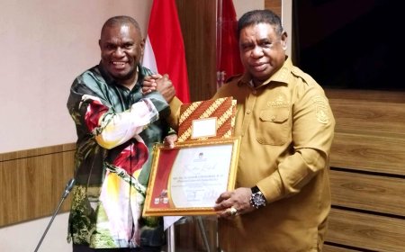 KPU Serahkan Hasil Pilkada ke Gubernur, Angka Partisipasi Papua Barat Turun Dibanding Pileg
