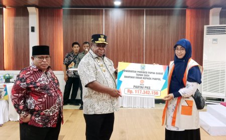 Pemprov Papua Barat Serahkan Hibah Partai Politik 2024, Segini Besarannya