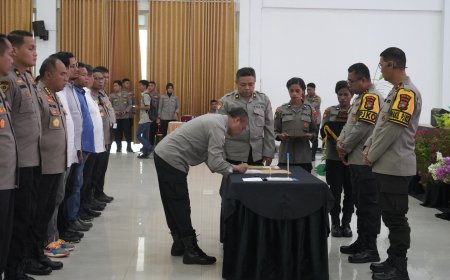 Kapolda Papua Barat Serahkan DIPA T.A. 2025 Kepada Satker dan Polres