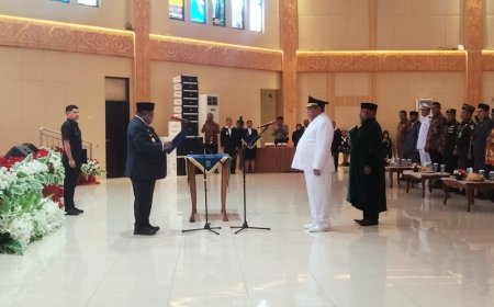 Pj. Gubernur Papua Barat Lantik Bupati Teluk Bintuni, Berikan Lima Pesan