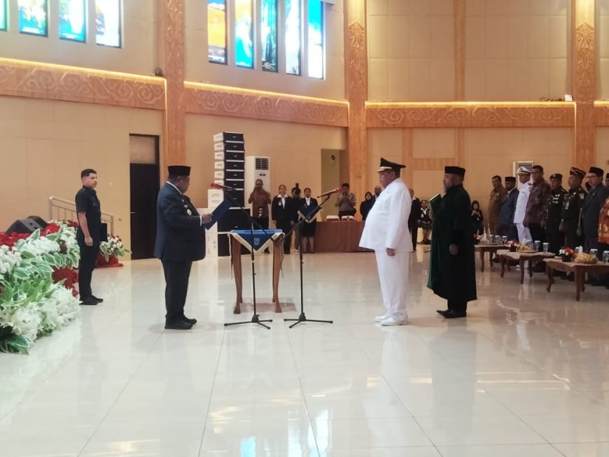 Pj. Gubernur Papua Barat Lantik Bupati Teluk Bintuni, Berikan Lima Pesan