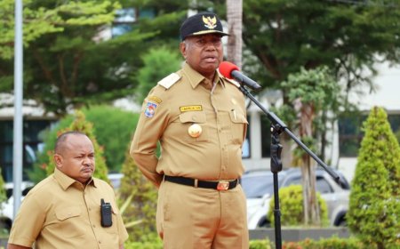 Pimpin Apel Perdana, Dominggus Mandacan Tekankan Pentingnya Kedisiplinan ASN