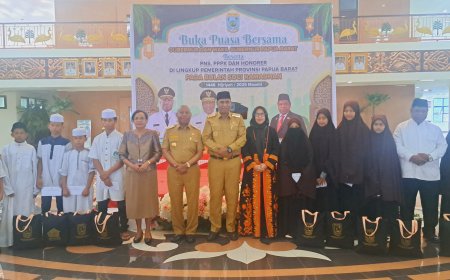 Pemerintah Papua Barat Buka Puasa Bersama, Santuni Santri dan Anak Yatim
