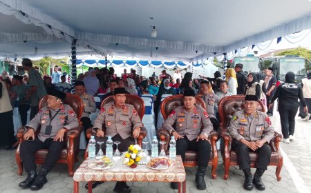 Polda Papua Barat Buka Puasa Bersama dan Berikan Santunan Kepada Anak Yatim Piatu