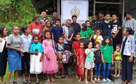 Lamek Dowansiba Launching Rumah Baca ke 39