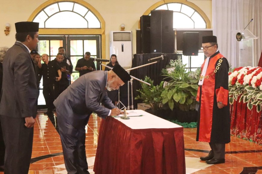 Petrus Makbon Duduki Jabatan Wakil Ketua I DPRP Papua Barat