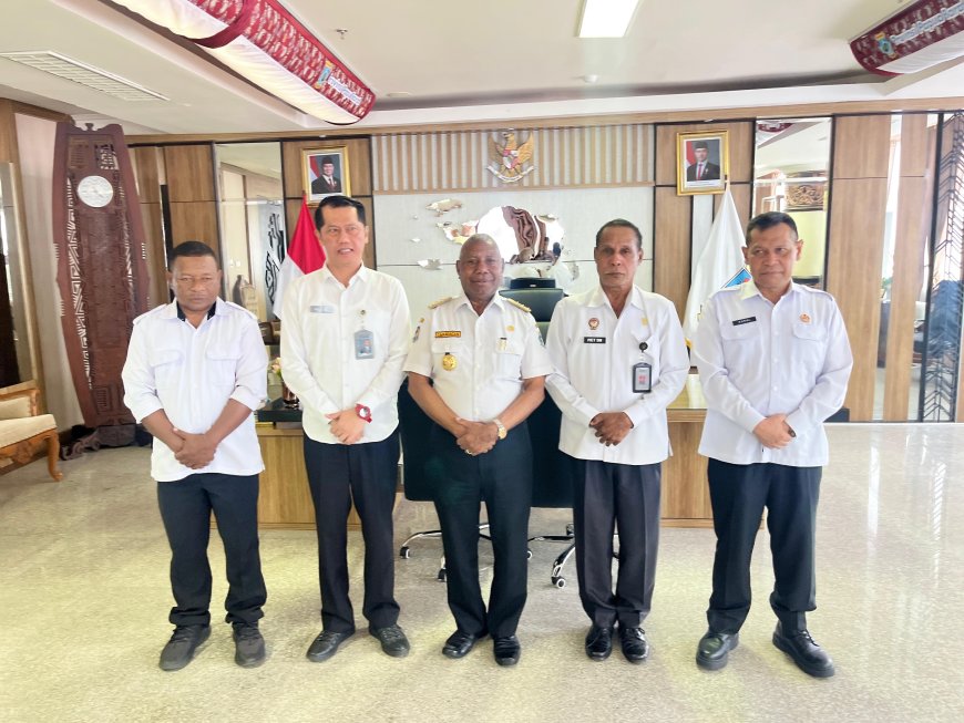 Audiensi Bersama Gubernur Papua Barat, Piet Bukorsyom Perkenalkan Tiga Kakanwil