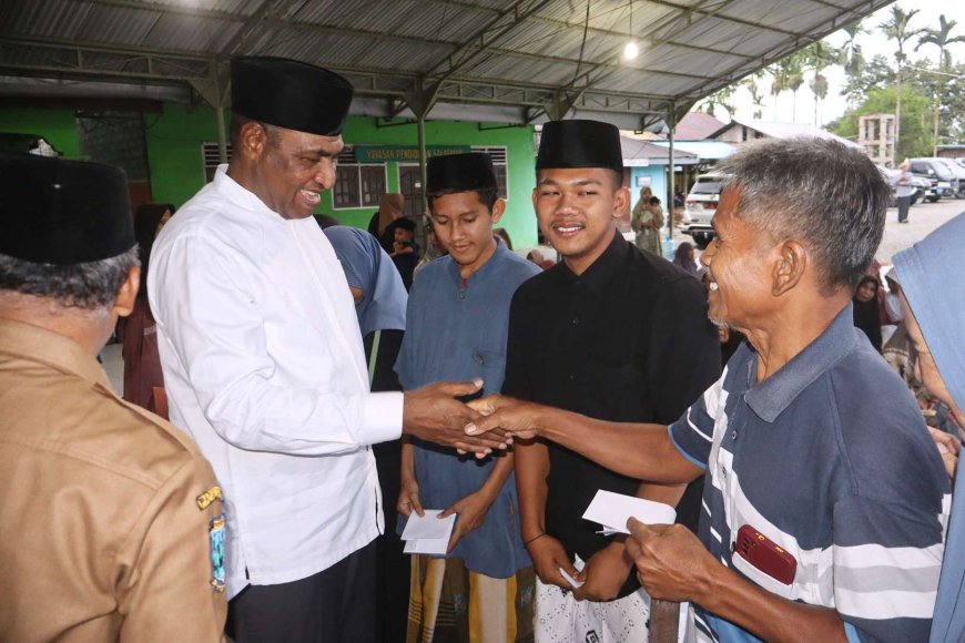 Wagub Lakotani Gelar Bukber dan Santuni Anak Yatim Dhuafa di Distrik Prafi