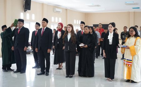 Kakanwil Kemenkum Papua Barat Lantik 8 Notaris Baru