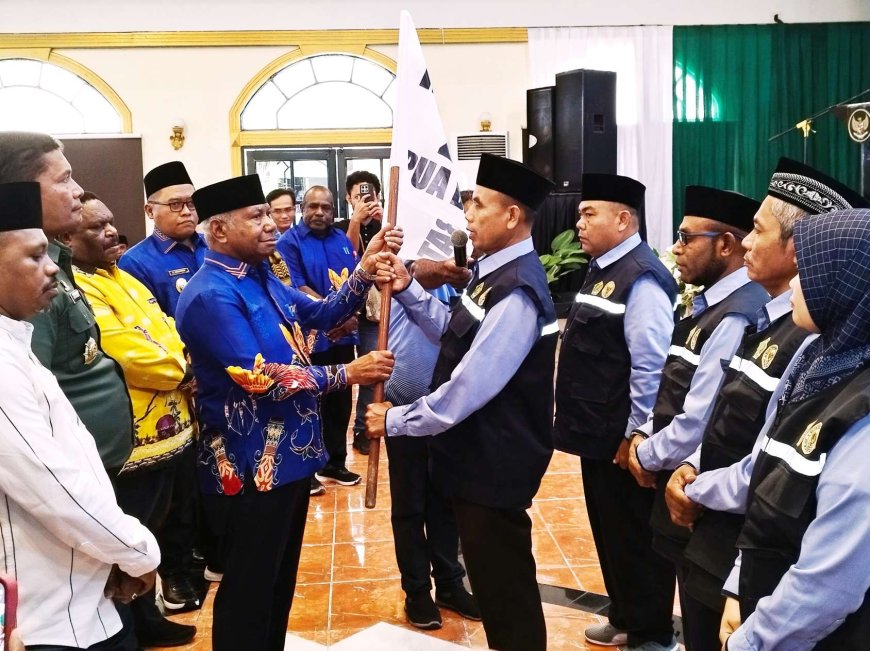 Lepas Jamaah Calon Haji Papua Barat, Gubernur Harap Jadi Teladan di Tanah Suci