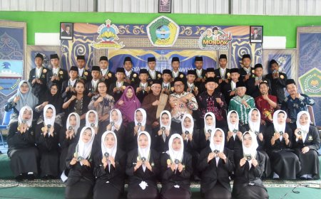 Kembali Luluskan Siswa dan Santri Khotmil Qur'an, Wabup Mugiyono Apresiasi SMP Bastren Darussalam