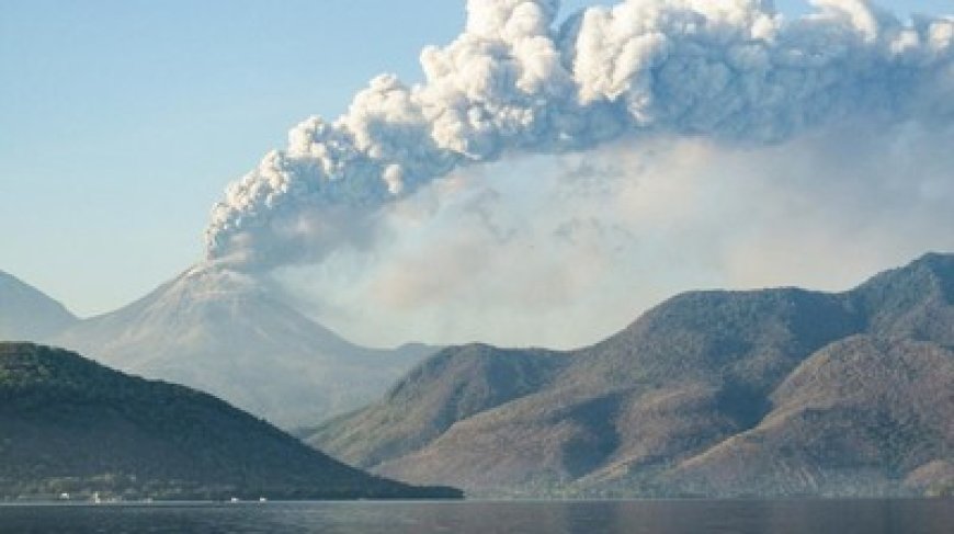 Gunung Lewotobi Laki-laki Erupsi, Masyarakat Diminta Tingkatkan Kewaspadaan