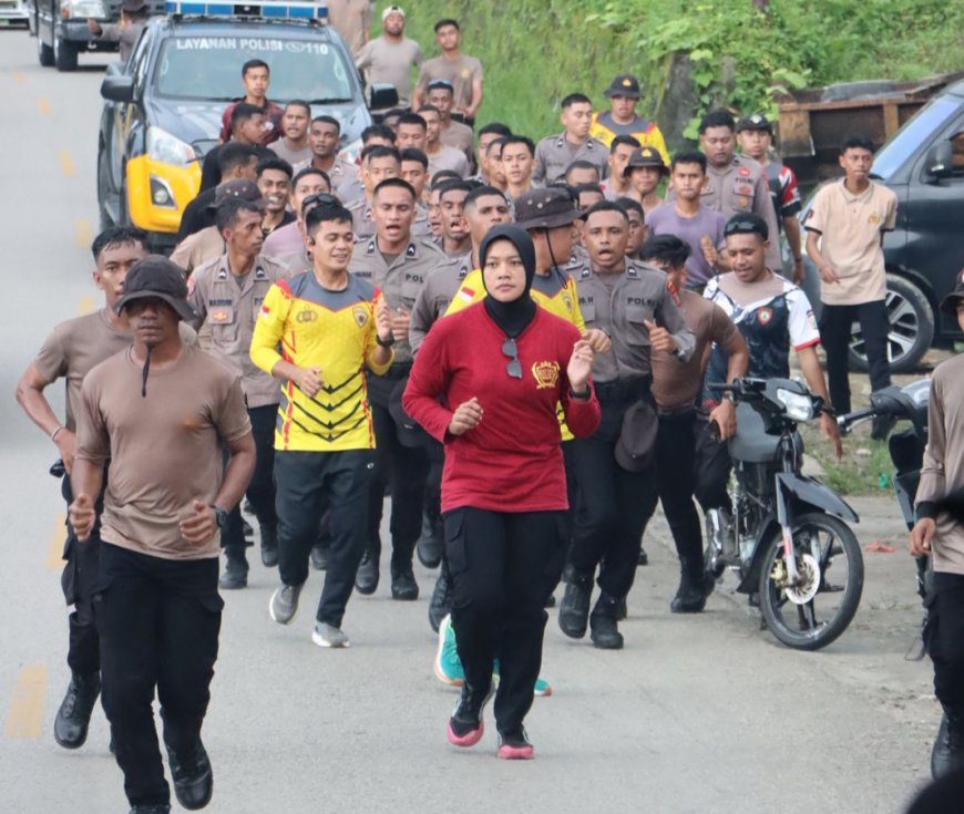Polres Fakfak Sambut 28 Bintara Baru Lewat Tradisi