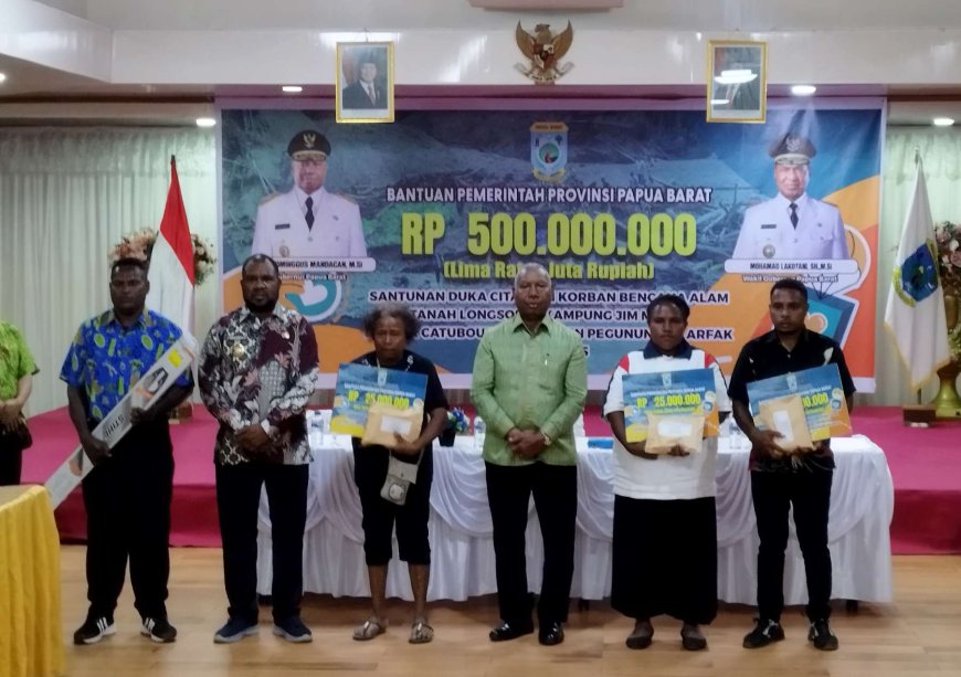 Gubernur Serahkan Rp500 Juta Santuni 20 Keluarga Korban Banjir dan Longsor Pegaf
