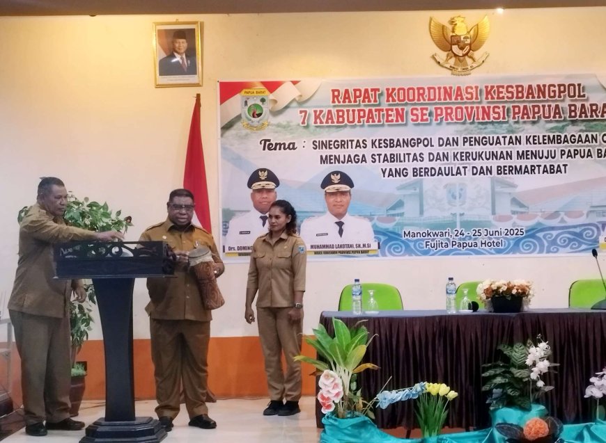 Rakornis Kesbangpol Se Papua Barat, Gubernur Ingatkan Penyelesaian Seleksi DPR Otsus dan PAW Anggota MRP