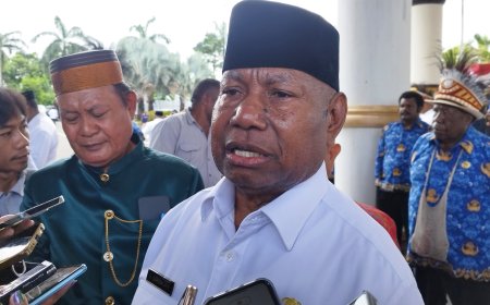 Gubernur Dominggus Mandacan Tetapkan Formasi Honorer 1.002 Pekan Ini