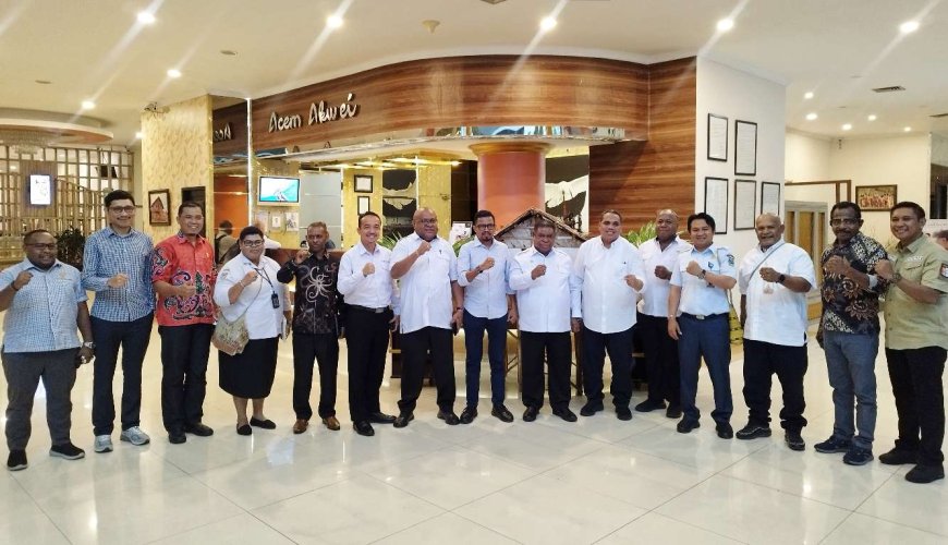 Bawa Serta Sejumlah Pimpinan OPD, Sekda Ali Baham Temui DPRP Papua Barat