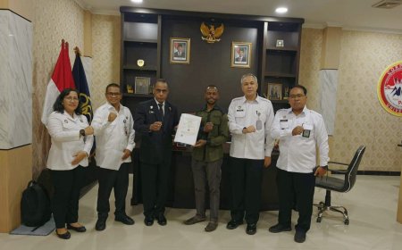 Kanwil Kemenkum Papua Barat Serahkan 49 Sertifikat Merek