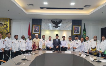 Kanwil Kemenag Papua Barat Bersama Sejumlah Tokoh Temui Menteri Agama