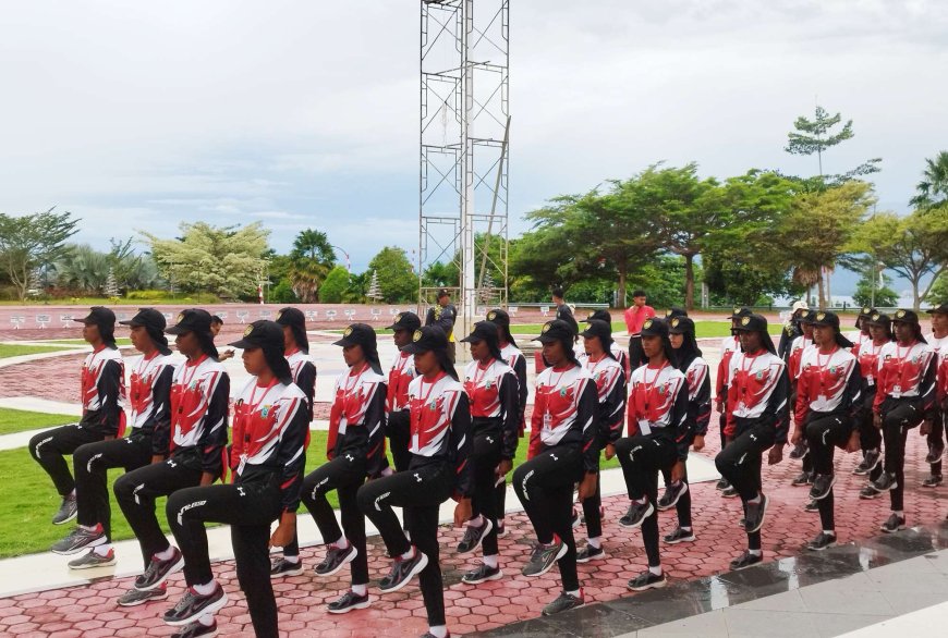 Paskibraka Papua Barat Mulai Penyesuaian di Lapangan Kantor Gubernur
