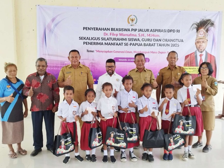 Wabup Wondama Alex Marani Apresiasi Perhatian Filep Wamafma Untuk Dunia Pendidikan