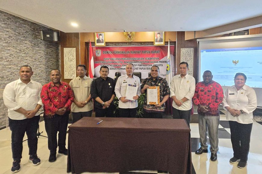 Bapemperda dan Kanwil Kemenkum Papua Barat Harmonisasi Raperdasi Keuangan Administratif DPR