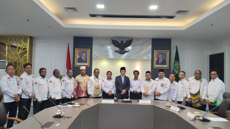 Kanwil Kemenag Papua Barat Bersama Sejumlah Tokoh Temui Menteri Agama