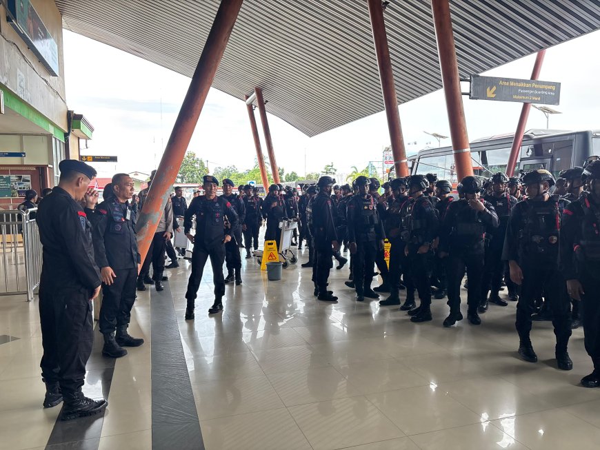 Brimob Polda Papua Barat Ikut Amankan Aksi Unjuk Rasa di Sorong