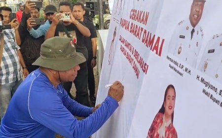 Gubernur Dominggus Mandacan Berpartisipasi Dalam Gerakan Papua Barat Damai di Manokwari