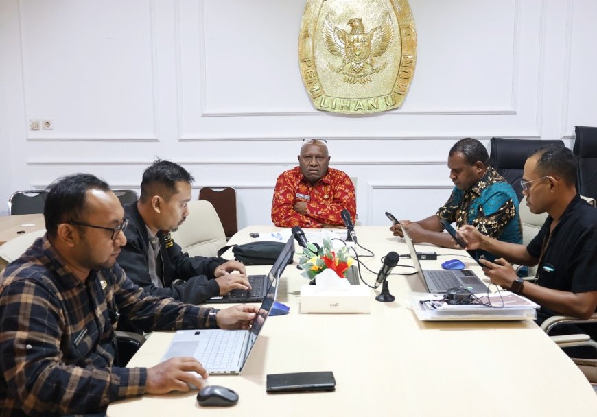 Sekretaris KPU Papua Barat Michael Mote Pastikan KPU Kabupaten Perbaharui Mekanisme Pengelolaan Logistik Pemilu