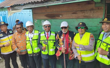 Seriusi Pelebaran Jalan Esau Sesa-Maruni, Gubernur Dominggus Mulai Bongkar Bangunan Liar