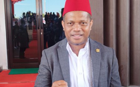 Senator Songkok Merah Harap Papua Barat Terus Berkembang di Usia ke-26