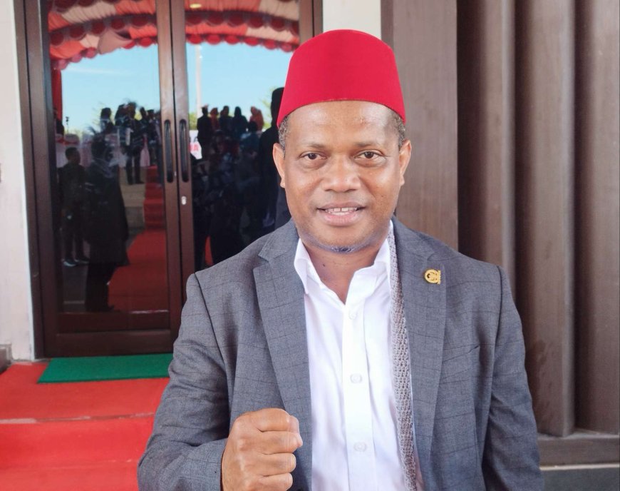 Senator Songkok Merah Harap Papua Barat Terus Berkembang di Usia ke-26