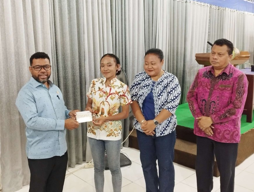 Sebanyak 99 Mahasiswa UNCRI Terima Beasiswa PIP Aspirasi Filep Wamafma