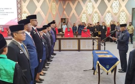 Gubernur Dominggus Mandacan Lantik 11 Pejabat Pimpinan Tinggi Pratama, Berikut Daftarnya