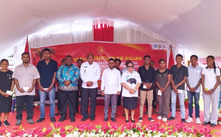 Melalui Beasiswa KIP-Kuliah, Gubernur dan Bupati Wondama Apresiasi Kepedulian Filep Wamafma Untuk Pendidikan Papua Barat