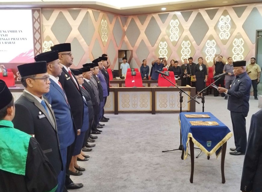 Gubernur Dominggus Mandacan Lantik 11 Pejabat Pimpinan Tinggi Pratama, Berikut Daftarnya