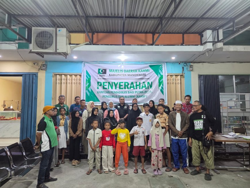 KAHMI Manokwari Bagikan Bantuan Pendidikan Bagi Keluarga KAHMI