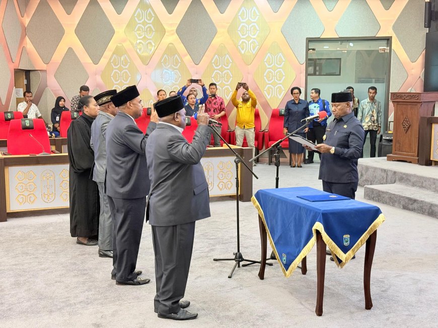 Gubernur Dominggus Mandacan Kembali Lantik Tiga Pejabat Eselon II, Tekankan Disiplin dan Kinerja