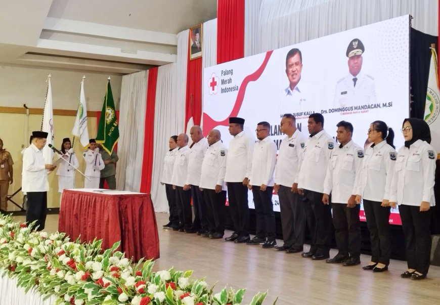 Jusuf Kalla Resmi Lantik Pengurus PMI Papua Barat, Tegaskan Komitmen Kemanusiaan Hingga Pelosok Daerah