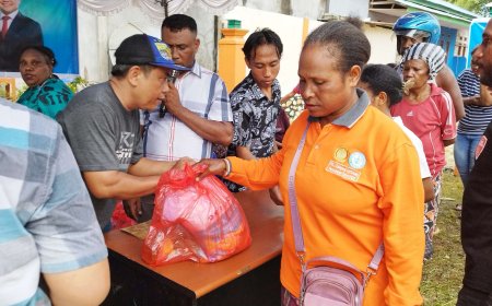 PKB Salurkan 1.000 Paket Sembako Gratis untuk Warga Manokwari Jelang Nataru