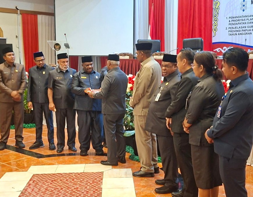 Pemprov Papua Barat Sampaikan Rancangan RAPBD 2026, Fokus pada SDM dan Ekonomi Kerakyatan