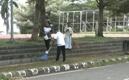 Dominggus Mandacan Ingin Area Publik Papua Barat Bersih