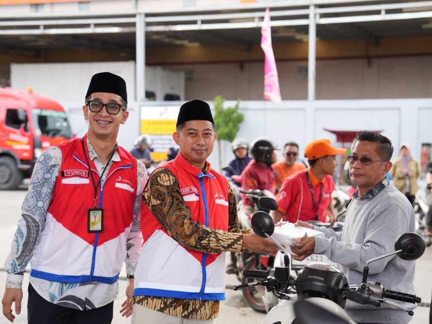 Pertamina Patra Niaga Papua Maluku Bagikan Takjil Gratis di 15 SPBU Wilayah Papua Barat dan Papua Barat Daya